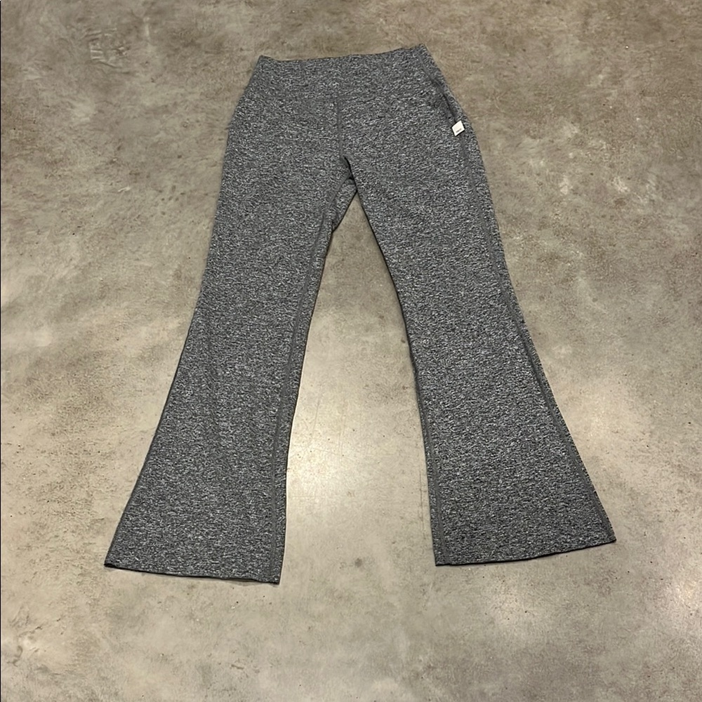 Vuori Halo Slim Wide Flare pants women’s size medium